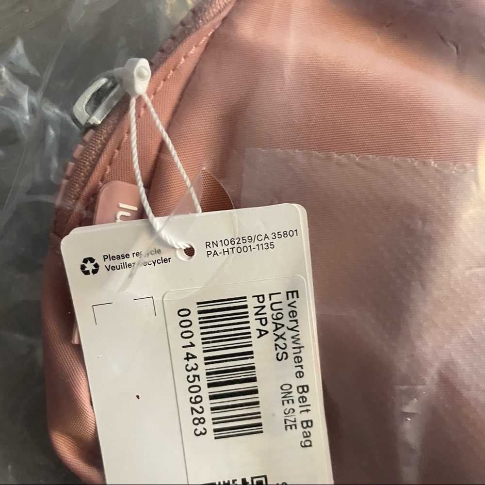 Lululemon Everywhere Belt Bag NWT - Picture 7 of 10